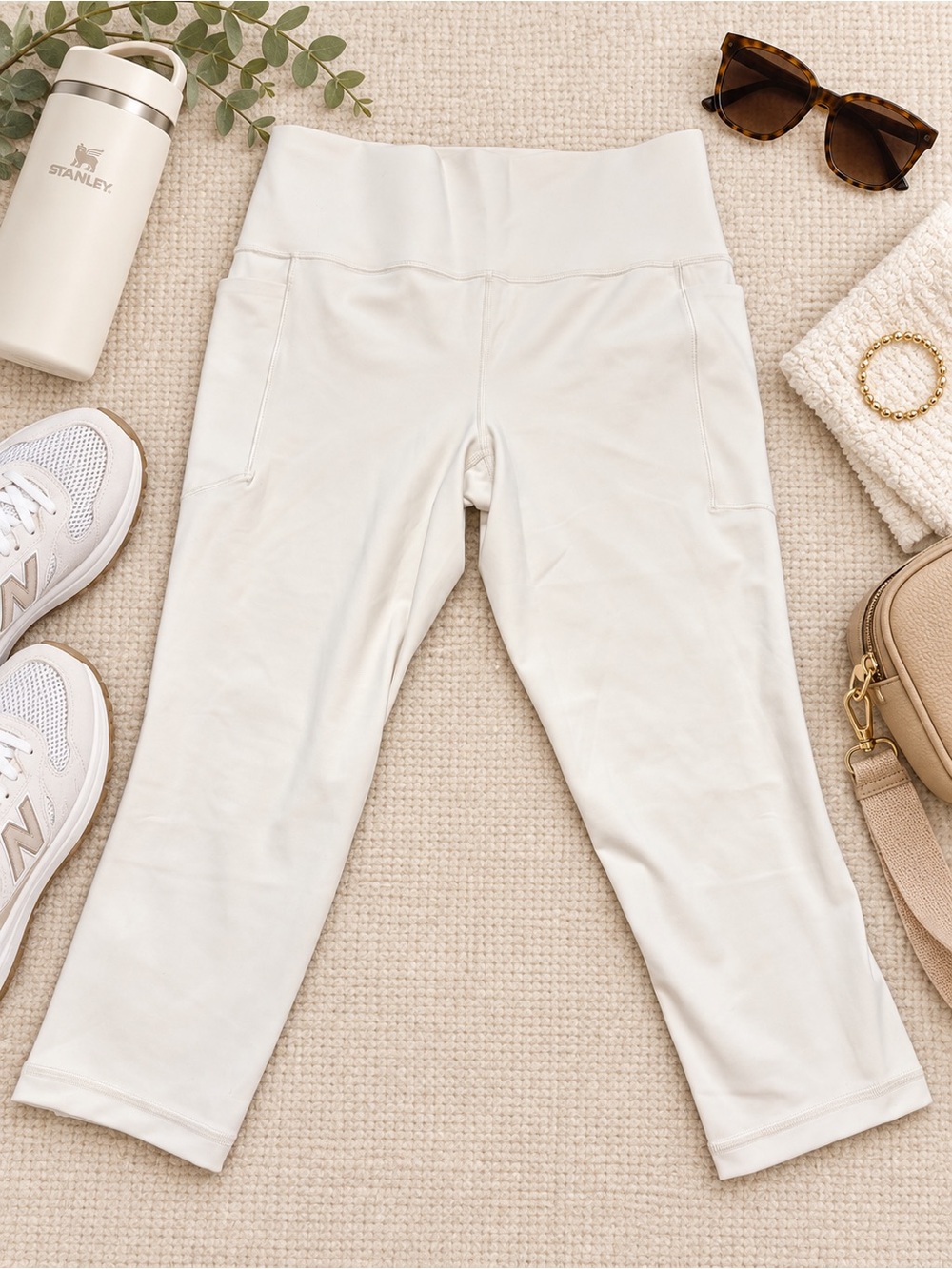 Athleta Salutation Stash Pocket Capri Leggings Cream Size L